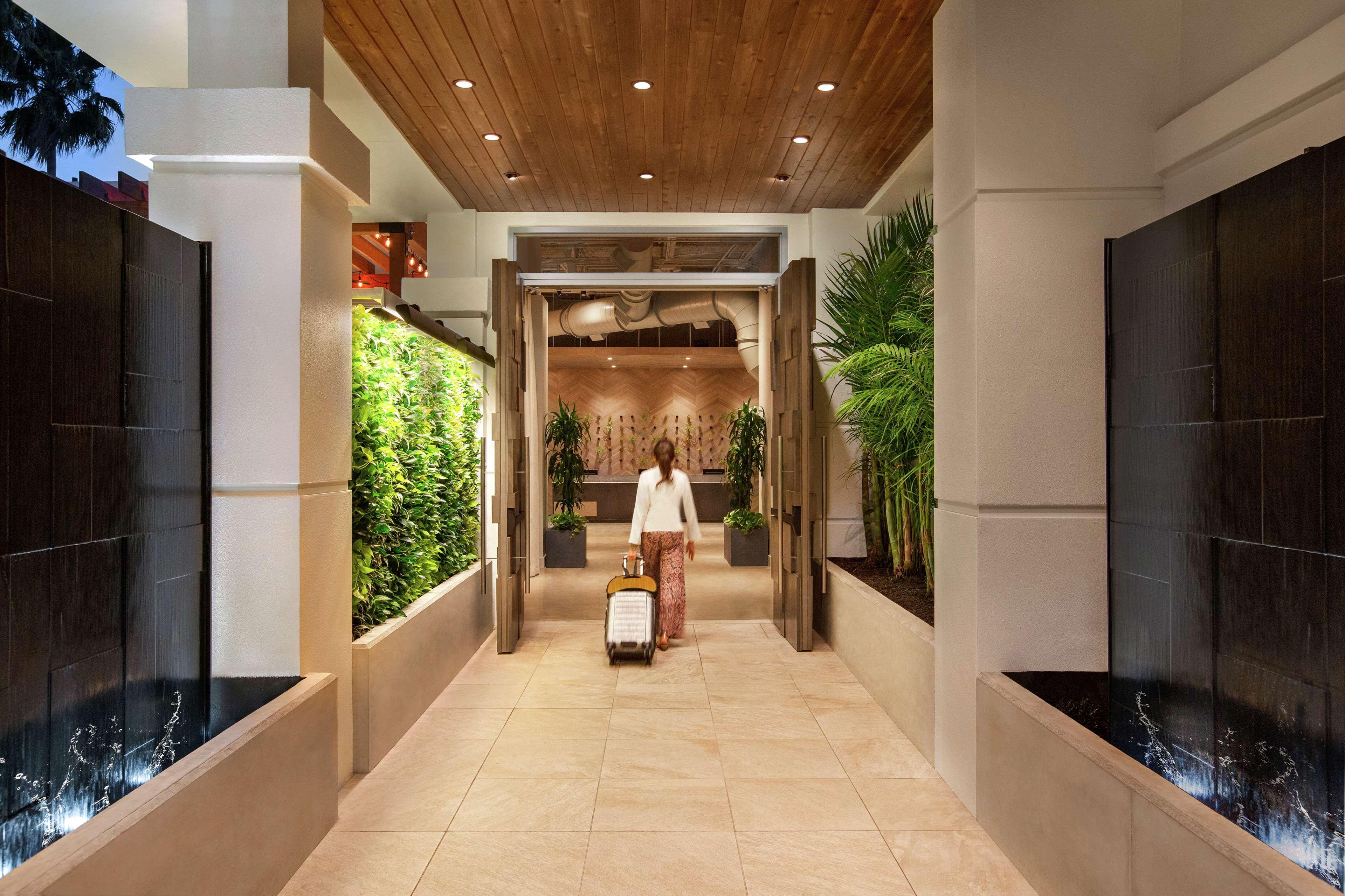 Hotel Alba Tampa, Tapestry Collection By Hilton Exterior photo